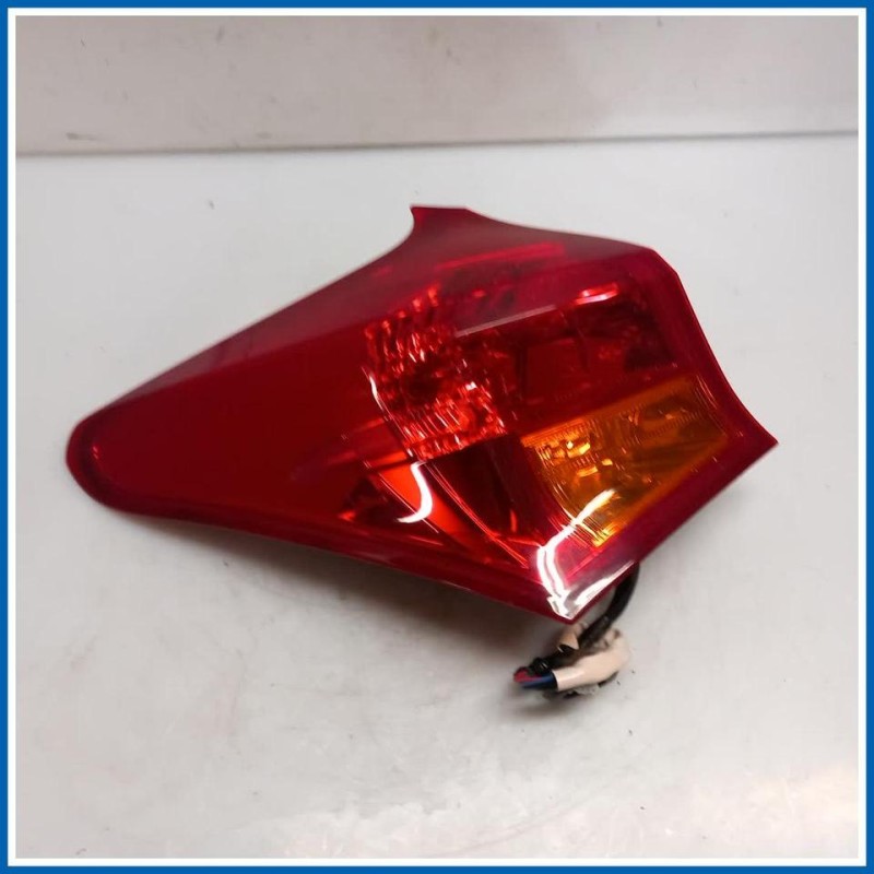 Fanale est. PLASTICA FARO POST. 
sx. 
post. TOYOTA Auris II