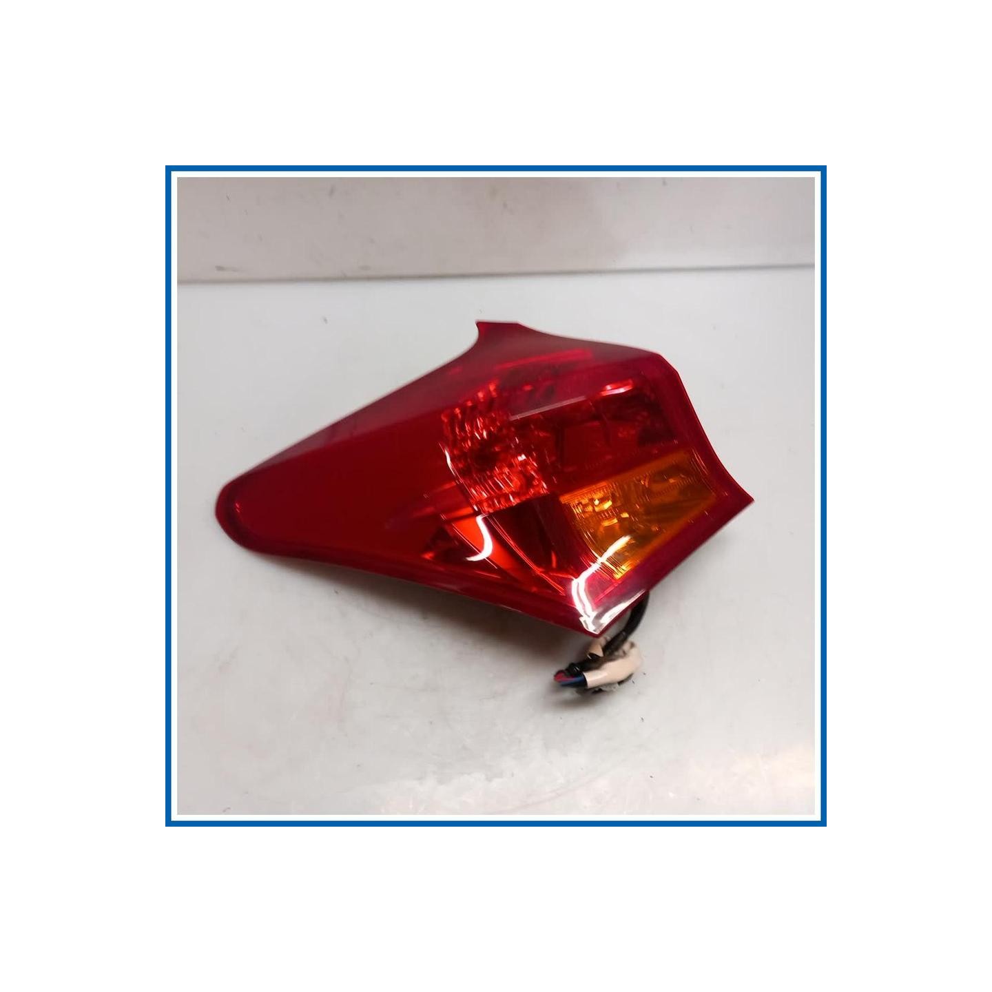 Fanale est. PLASTICA FARO POST. 
sx. 
post. TOYOTA Auris II