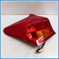 Fanale est. PLASTICA FARO POST. 
sx. 
post. TOYOTA Auris II