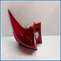 Fanale est. PLASTICA FARO POST. 
sx. 
post. TOYOTA Auris II