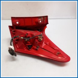 Fanale est. PLASTICA FARO POST. 
sx. 
post. TOYOTA Auris II