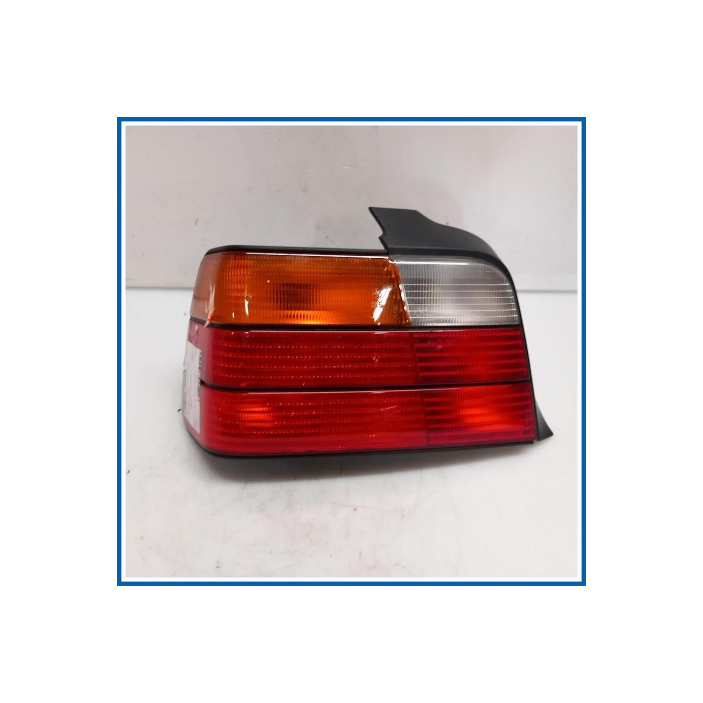 Fanale FANALE POST.CON RETROFARO FENDINEBBIA S. 
sx. 
post. BMW Serie 3 E36 Berlina