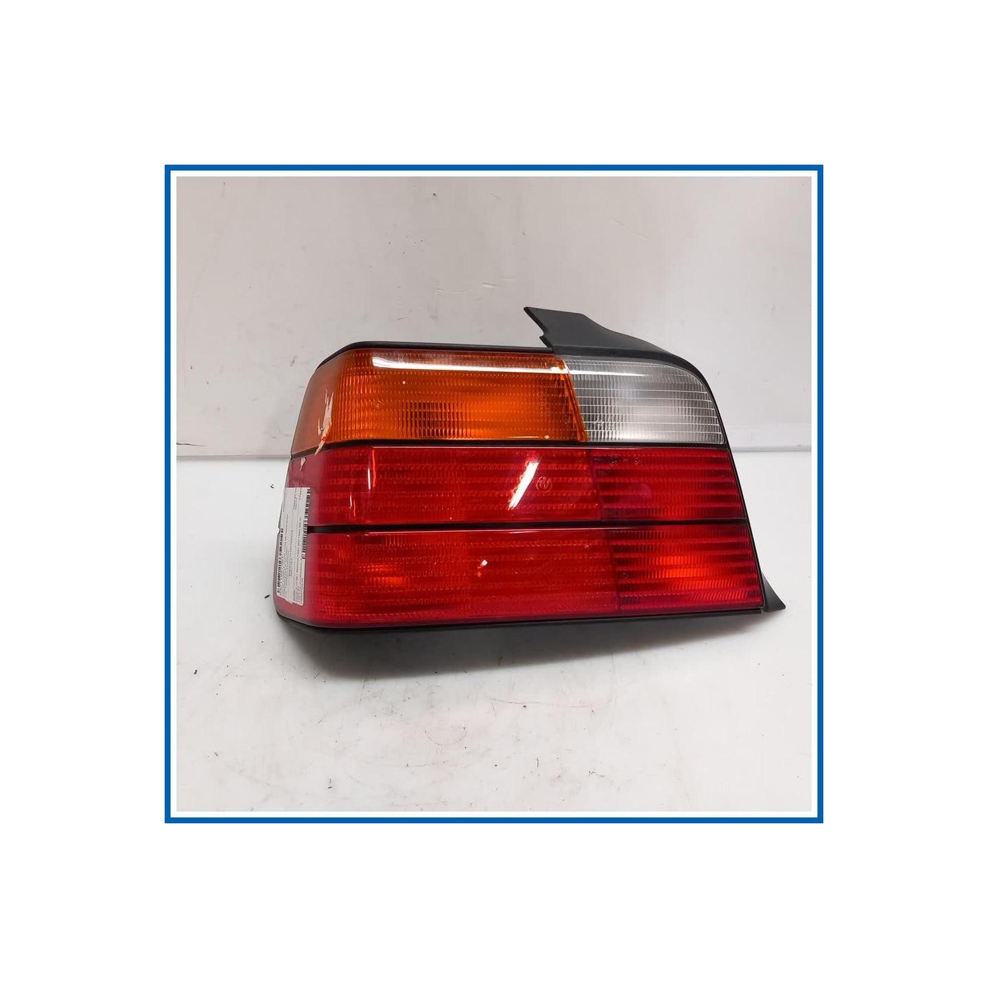 Fanale FANALE POST.CON RETROFARO FENDINEBBIA S. 
sx. 
post. BMW Serie 3 E36 Berlina
