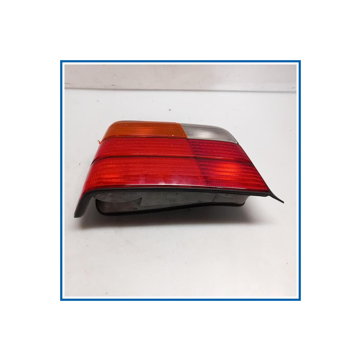 Fanale FANALE POST.CON RETROFARO FENDINEBBIA S. 
sx. 
post. BMW Serie 3 E36 Berlina