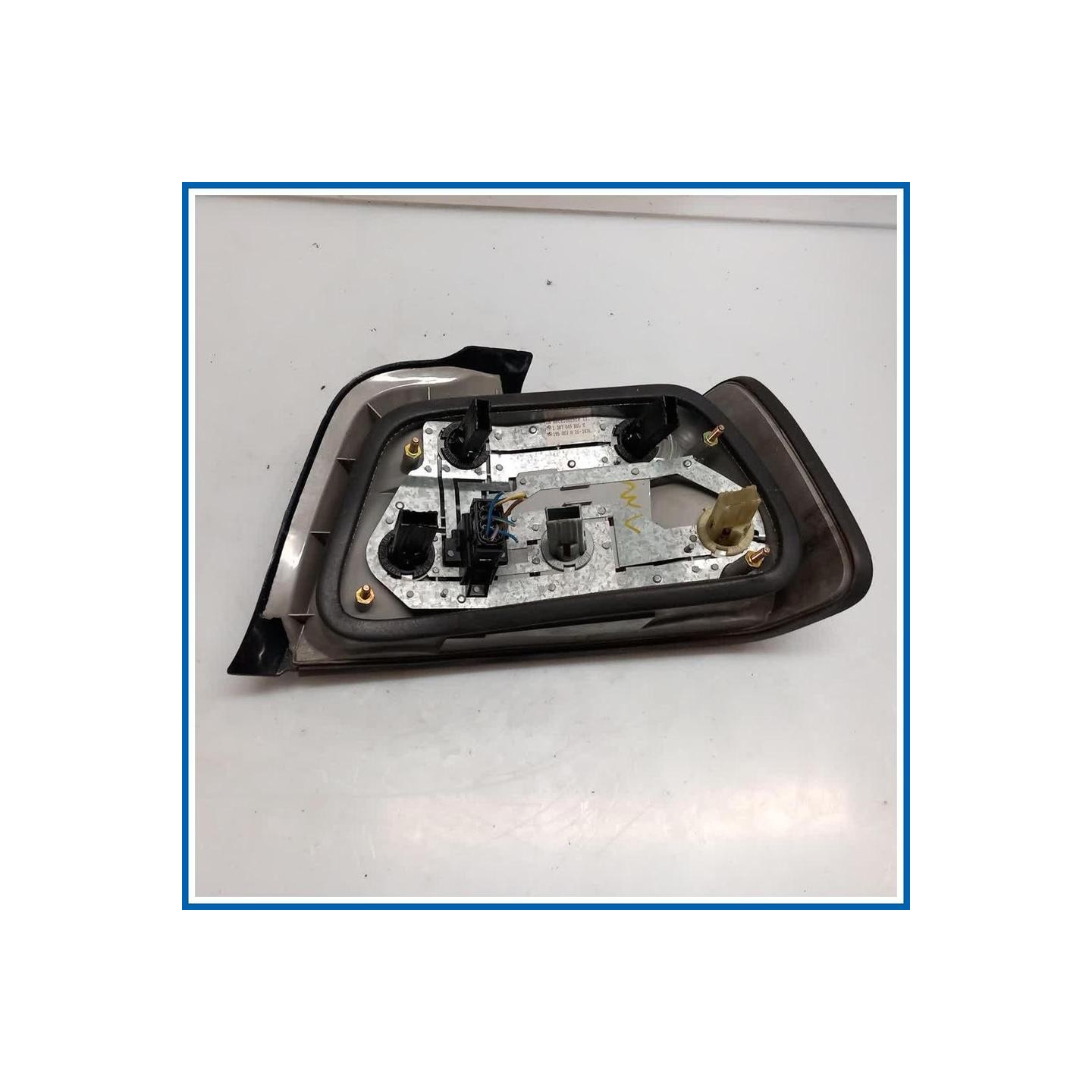 Fanale FANALE POST.CON RETROFARO FENDINEBBIA S. 
sx. 
post. BMW Serie 3 E36 Berlina