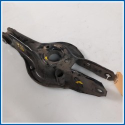 Braccio oscillante (post.inf.) Braccio con cuscinetto in gomma 
sx. 
post. BMW Serie 1 F20 Berlina