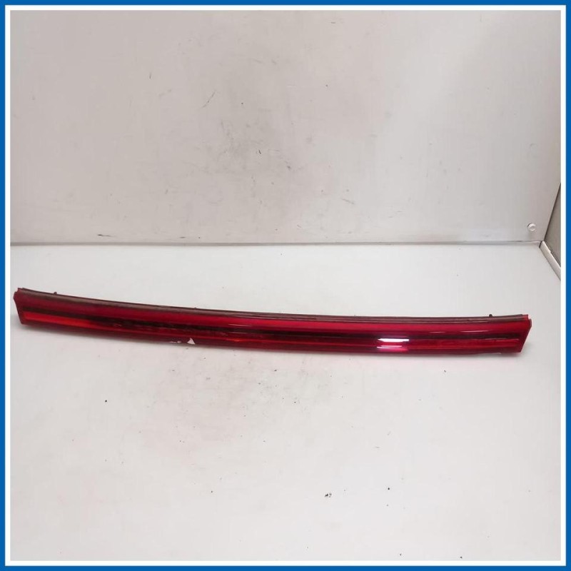 Modanatura trasparente centrale fanali LUCE-INSERTO CENTR 
 
post. HYUNDAI i20 III