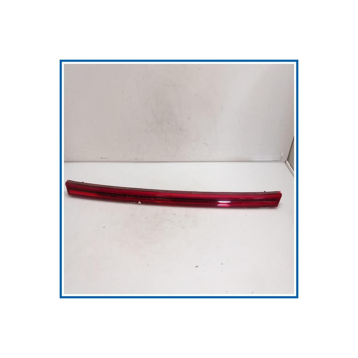 Modanatura trasparente centrale fanali LUCE-INSERTO CENTR 
 
post. HYUNDAI i20 III