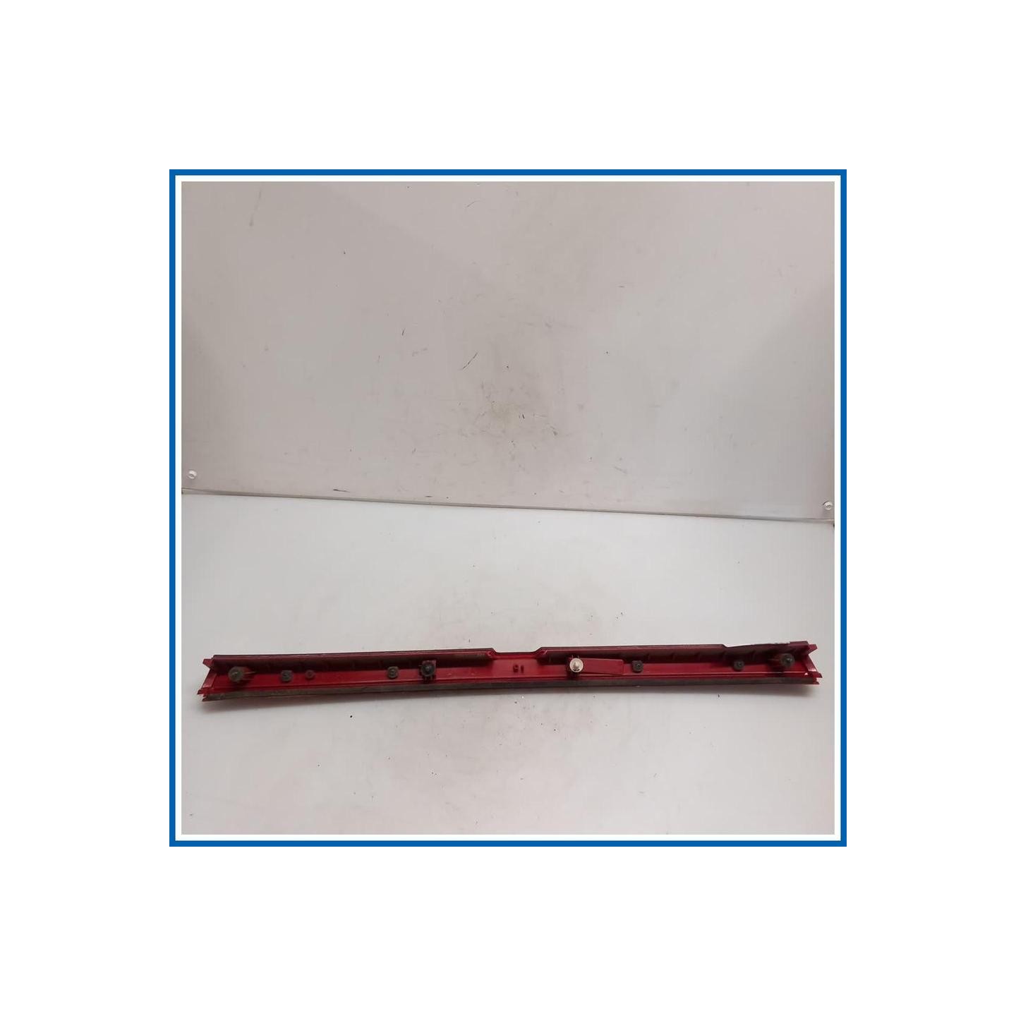 Modanatura trasparente centrale fanali LUCE-INSERTO CENTR 
 
post. HYUNDAI i20 III