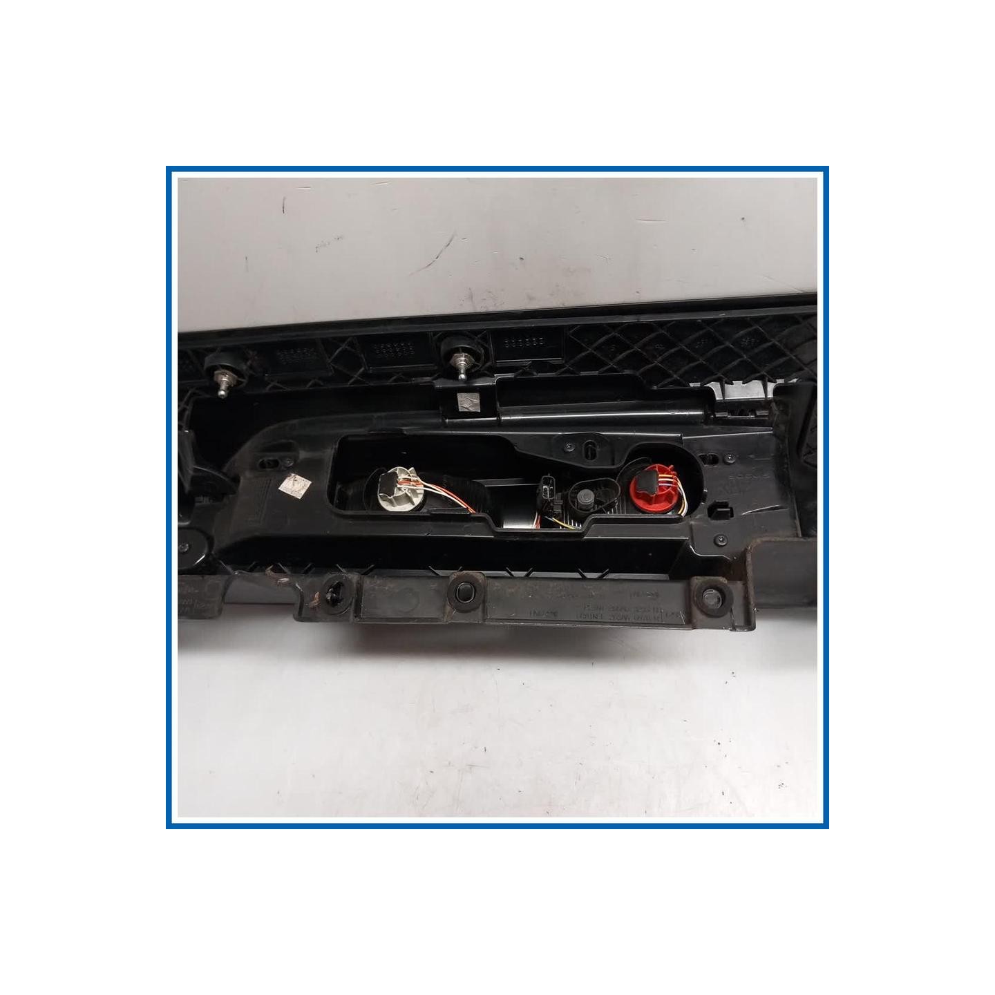 Fanale FANALINO POST SX 
sx. 
post. RENAULT Trafic IV