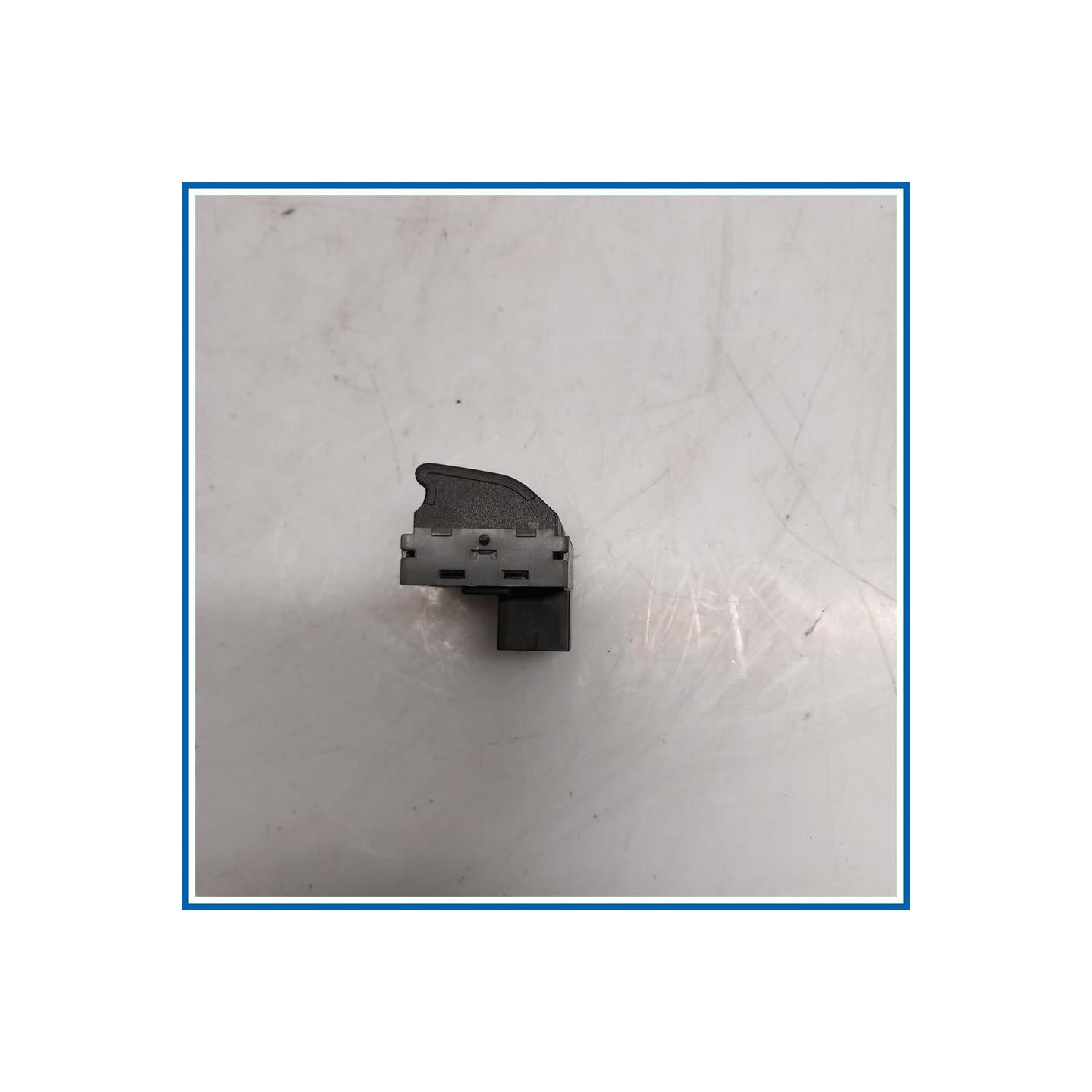 Interruttore alzacristalli INTERRUTTORE ALZAVETRO POLO 
sx. 
ant. VOLKSWAGEN Polo IV