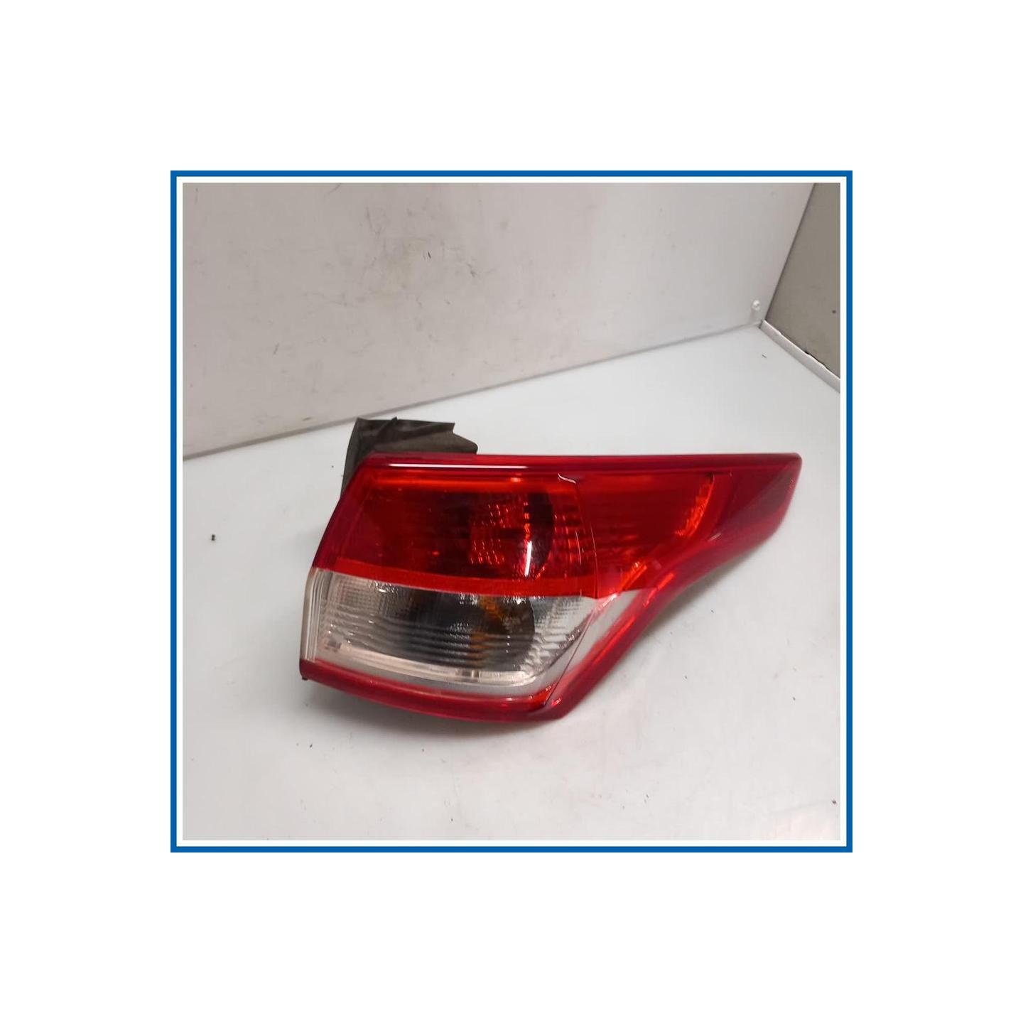 Fanale est. Lamp Assy - Rear; Stop And Flasher 
dx. 
post. FORD Kuga II
