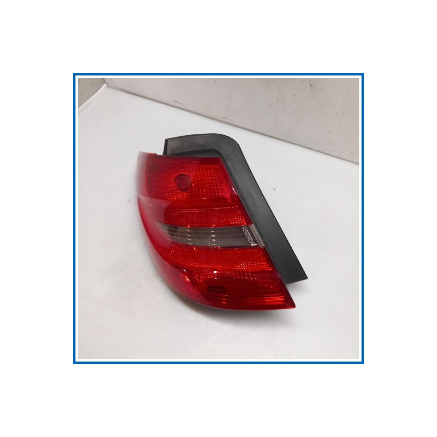 Fanale est. Luce posteriore 
sx. 
post. MERCEDES Classe B W246