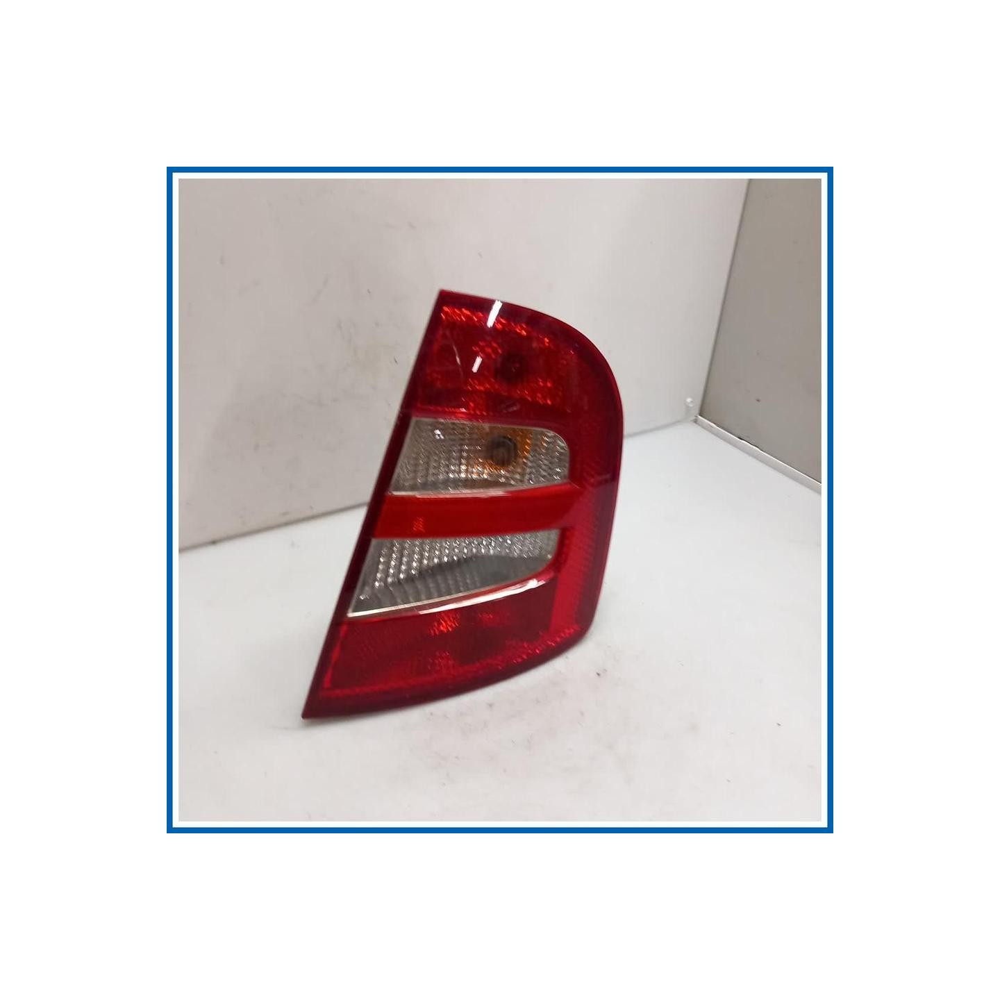 Fanale . 
dx. 
post. SKODA Fabia 6Y2