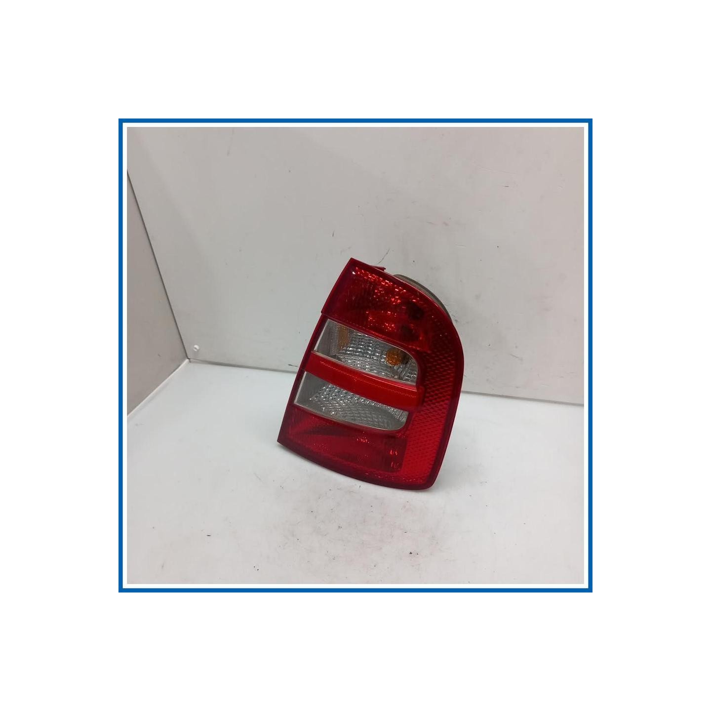 Fanale . 
dx. 
post. SKODA Fabia 6Y2
