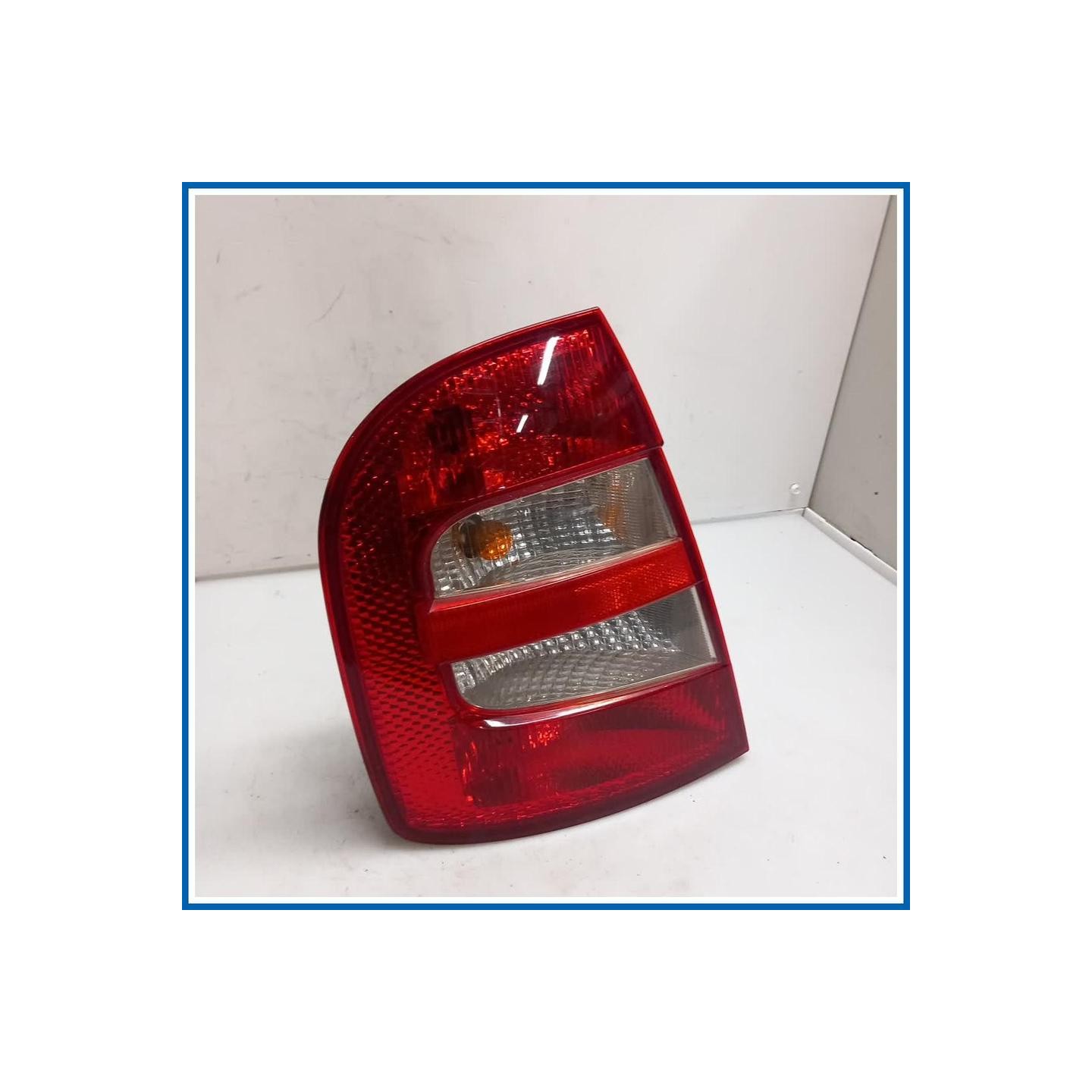 Fanale . 
sx. 
post. SKODA Fabia 6Y2