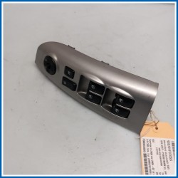 Interruttore alzacristalli SWITCH ASSY-P/WDO MAIN 
sx. 
ant. KIA Sportage II