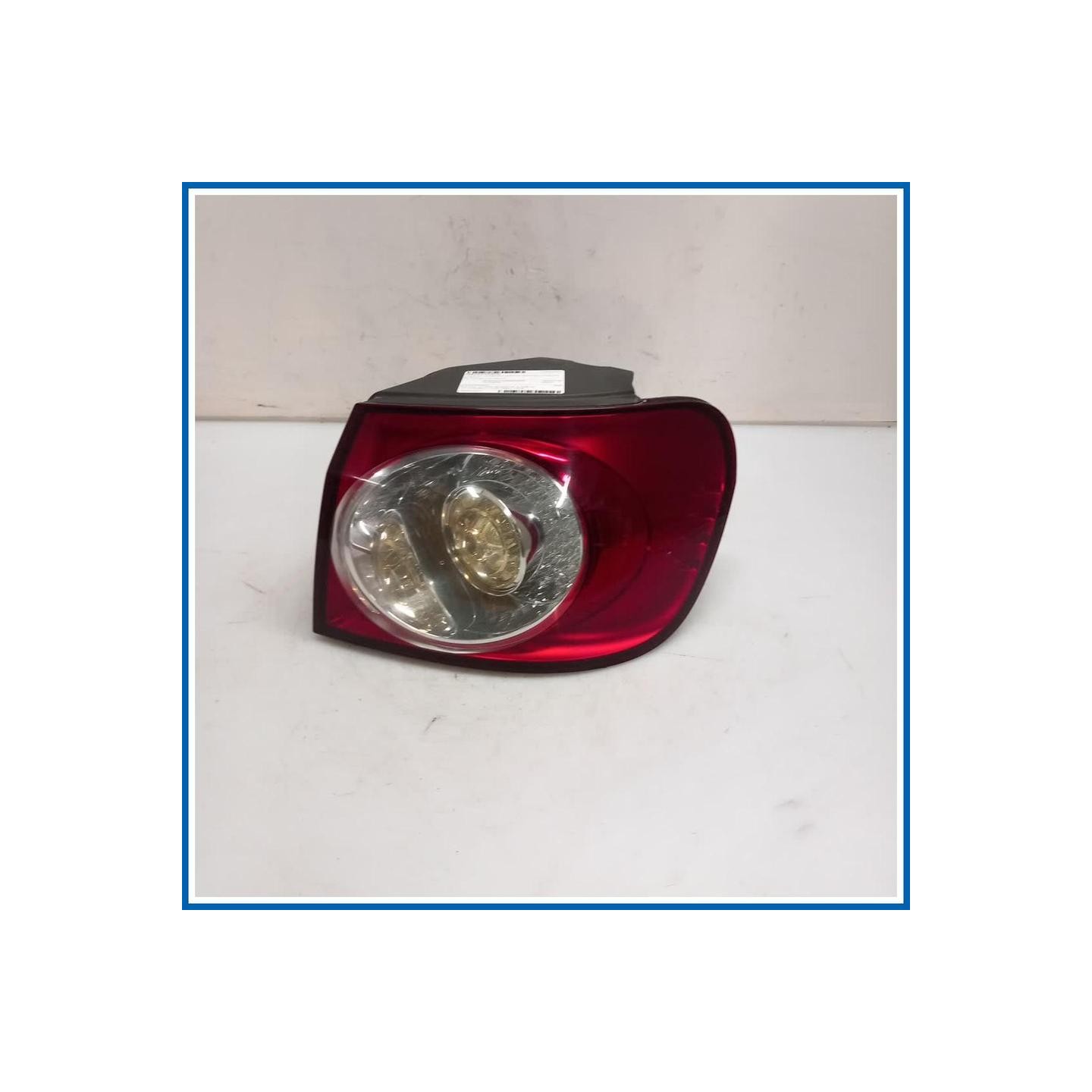 Fanale est. FANALINO POST DX EST GOLF V HELLA 
dx. 
post. VOLKSWAGEN Golf Plus I