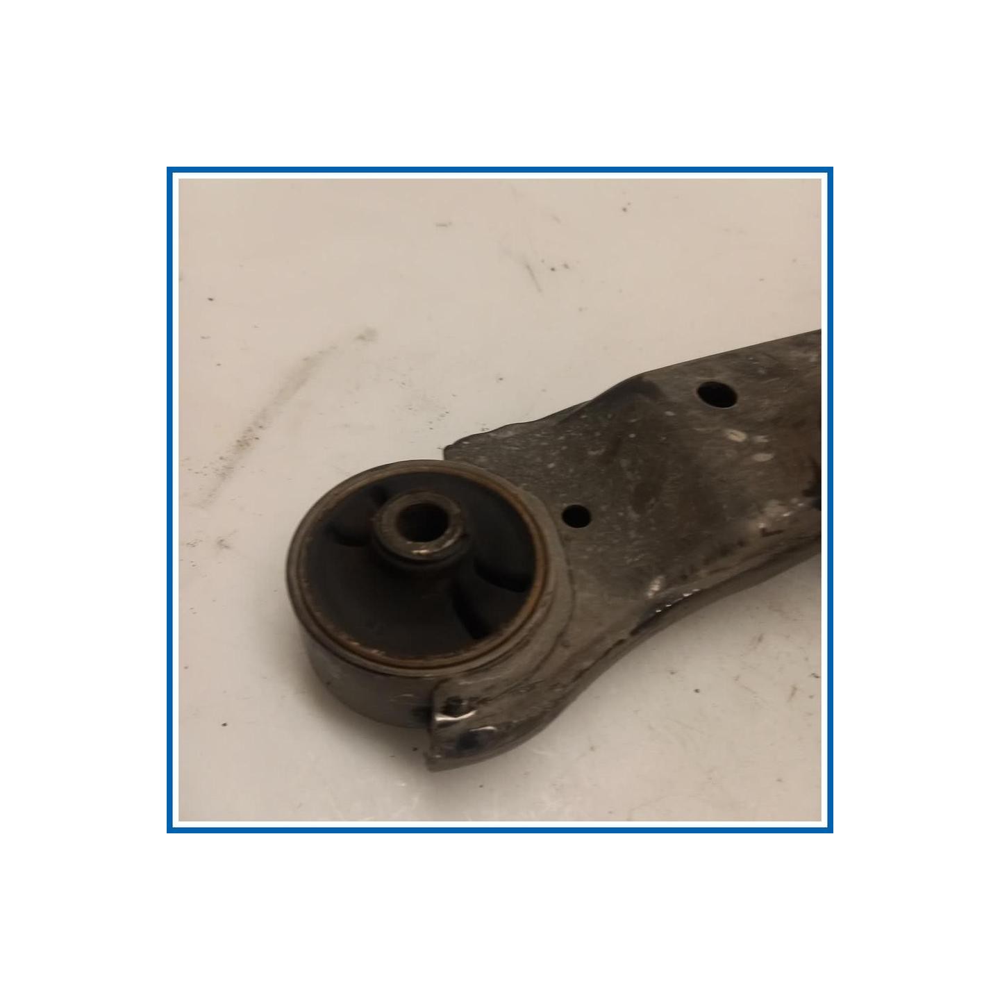 Braccio oscillante BRACCIO COMPLETO-INF, DX 
dx. 
ant. HYUNDAI i10 I