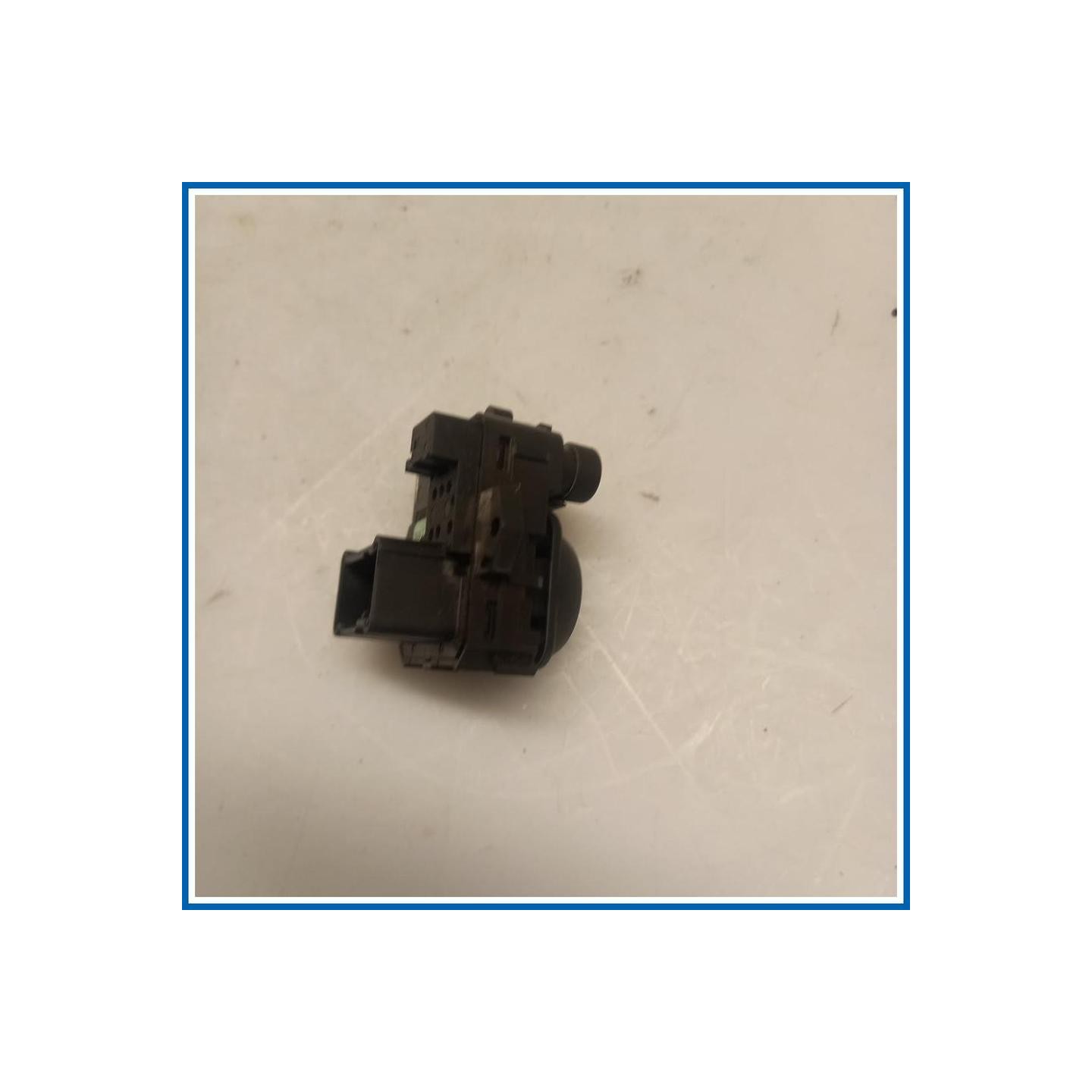Interruttore regolazione specchio retrovisore est. ASS. INTERRUTTORI, COMAND 
 
 HONDA Civic VIII