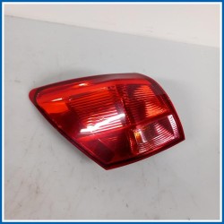 Fanale est. FARO POST SX 
sx. 
post. NISSAN Qashqai I