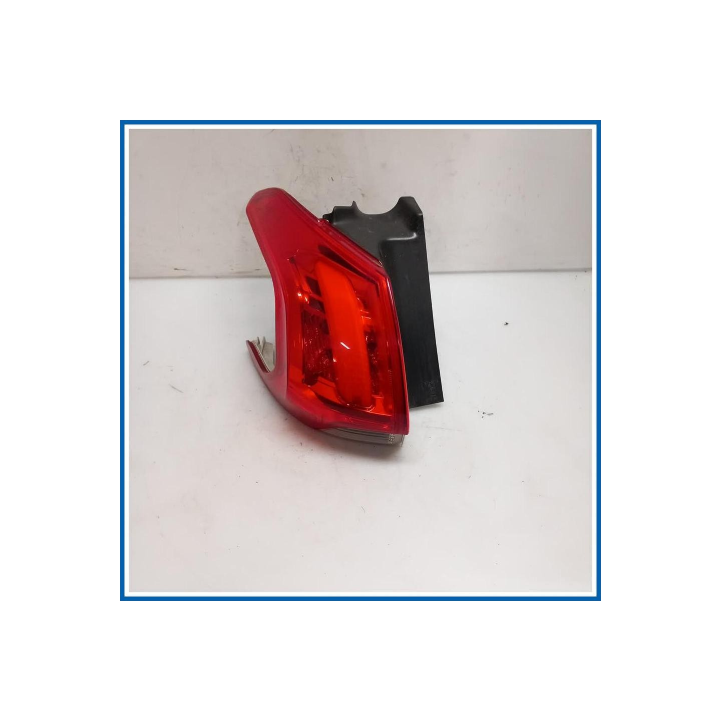 Fanale est. FANALE POSTERIO 
sx. 
post. PEUGEOT 2008 I