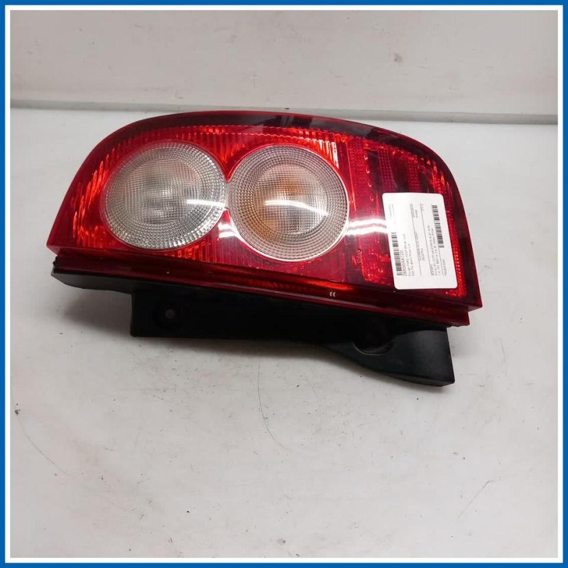 Fanale FARO POST DX 
dx. 
post. NISSAN Micra III