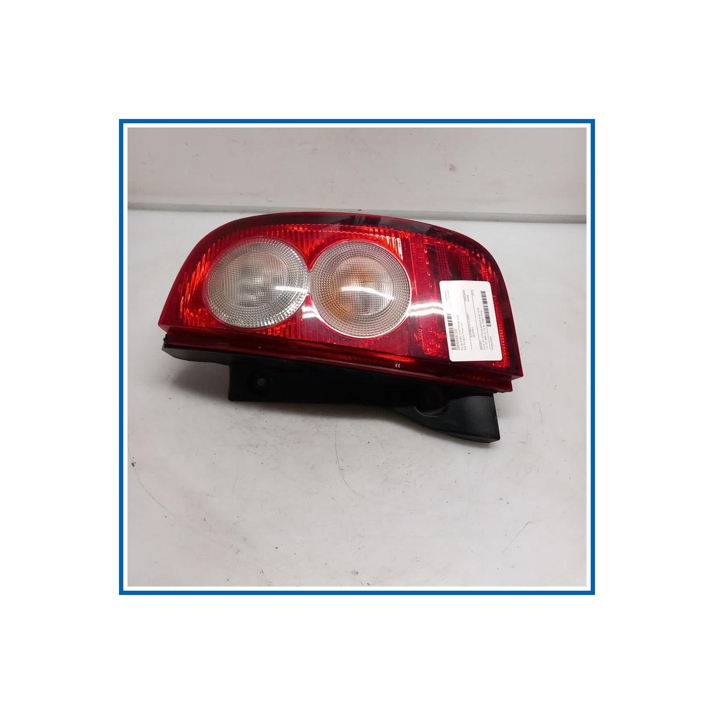 Fanale FARO POST DX 
dx. 
post. NISSAN Micra III