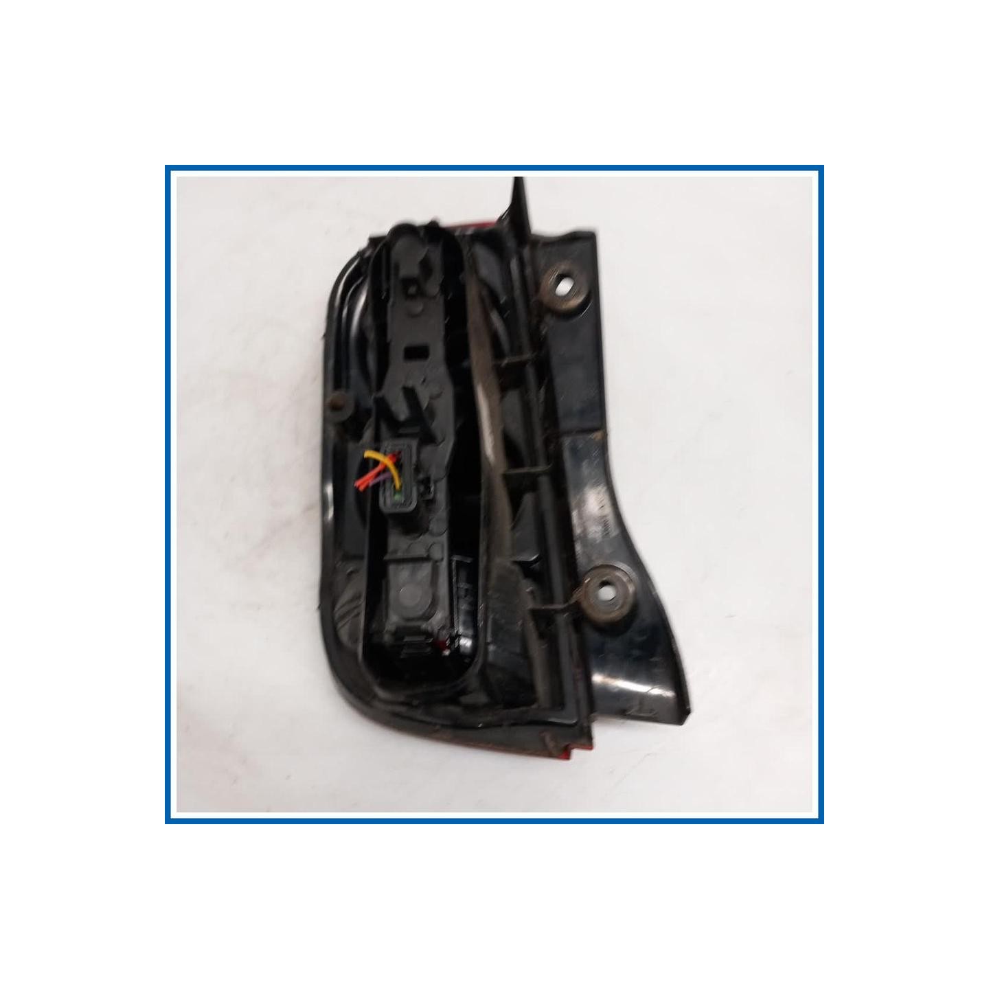 Fanale FARO POST DX 
dx. 
post. NISSAN Micra III