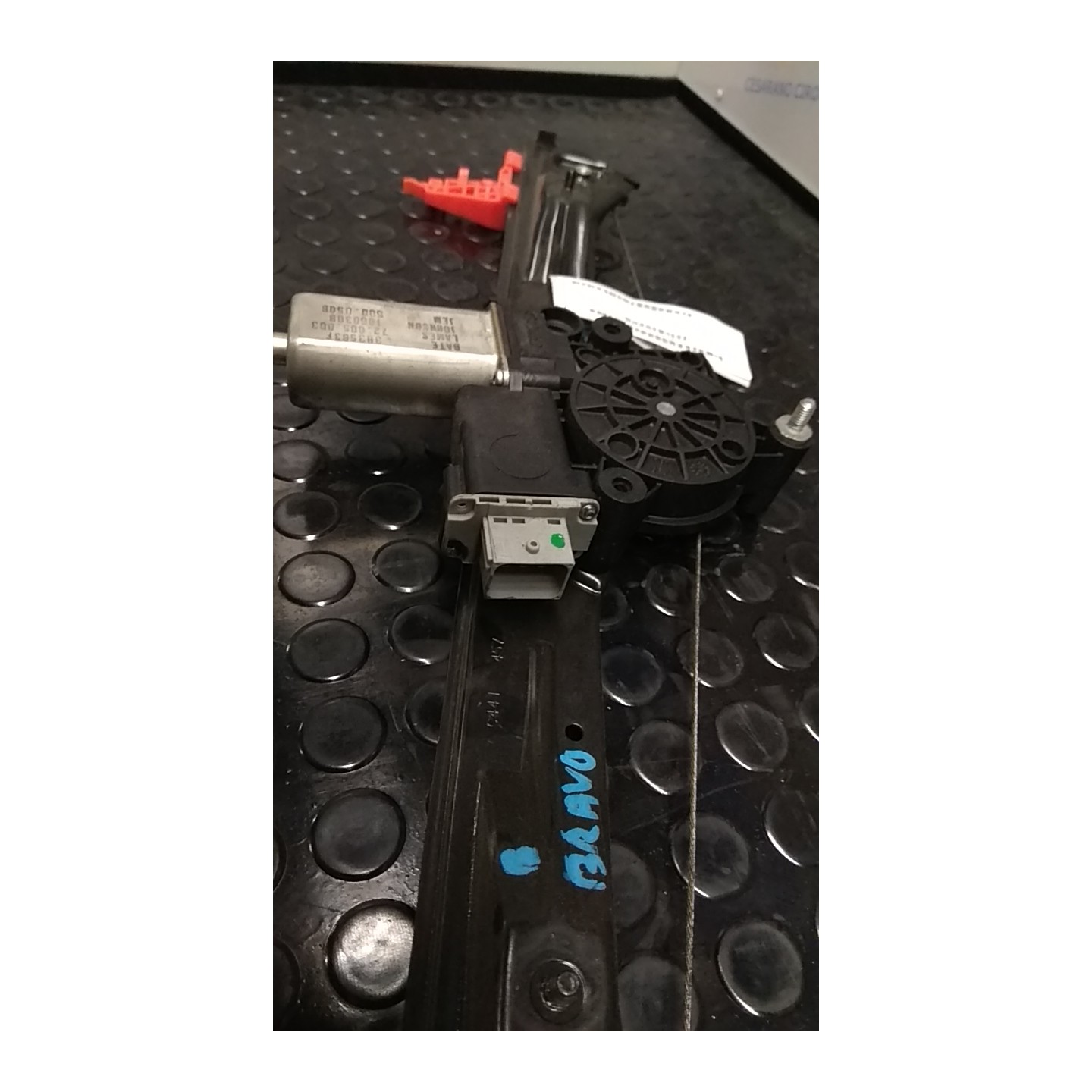 ALZACRISTALLO ELETTR. PORTA ANT. C/MOTORINO SX. 051 FIAT BRAVO (3L) (01/07-03/10) 198A3000 51827394
