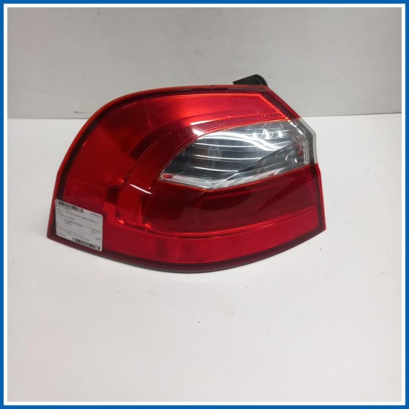 Fanale est. LAMP ASSY-REAR COMB OUTSIDE,LH | sx. | post. KIA Rio III