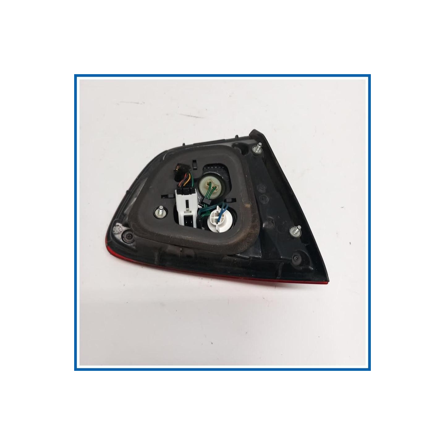 Fanale int. LAMP ASSY-REAR COMB INSIDE,RH | dx. | post. KIA Rio III