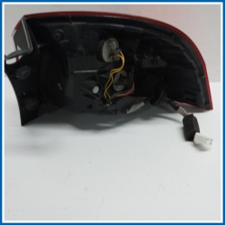 Fanale est. LAMP ASSY-REAR COMB OUTSIDE,LH | sx. | post. KIA Rio III