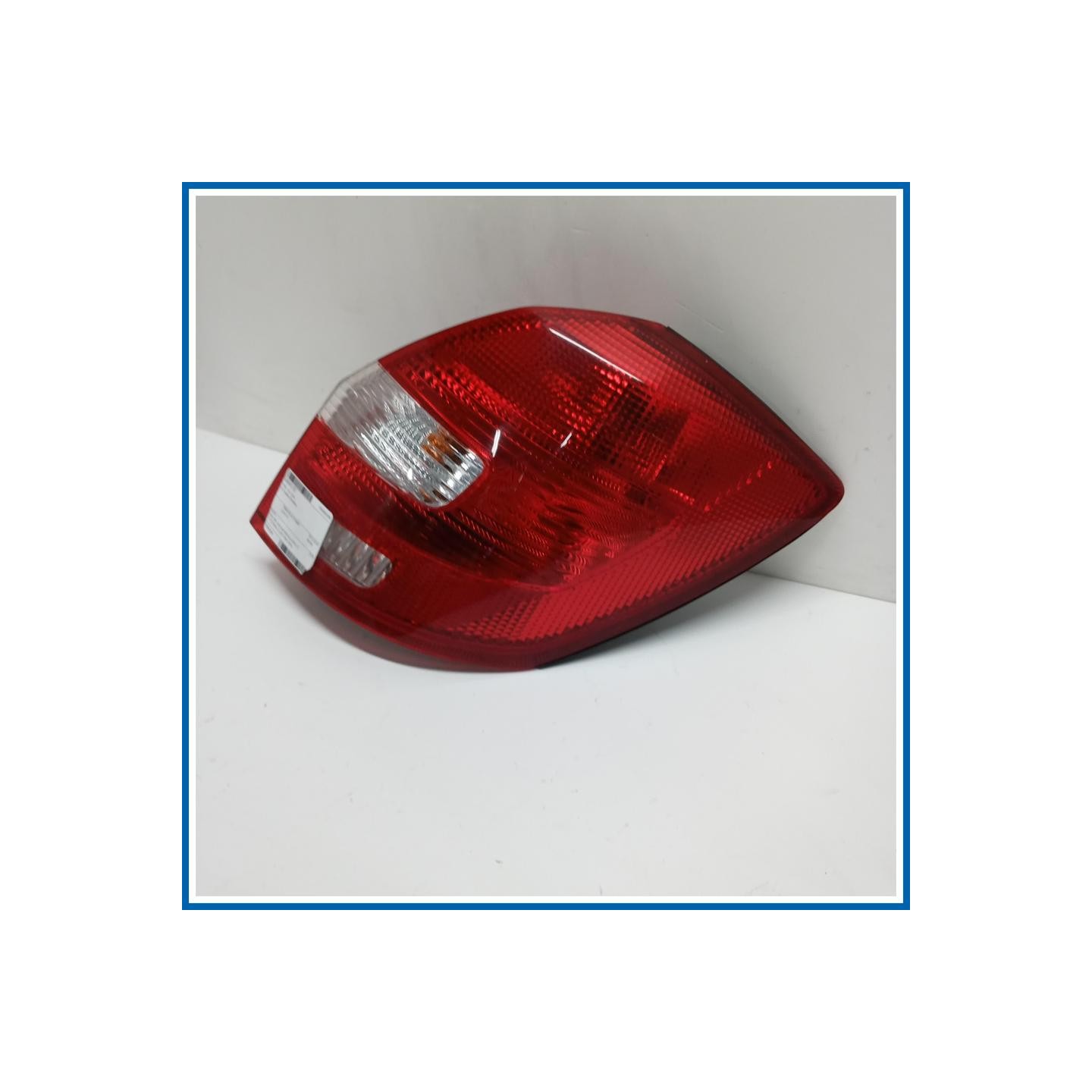 Fanale . | dx. | post. SKODA Fabia 542