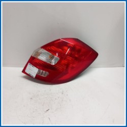 Fanale . | dx. | post. SKODA Fabia 545 SW