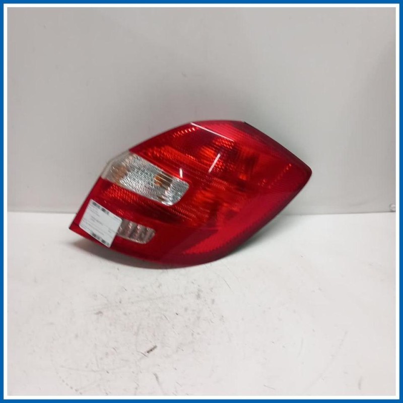 Fanale . | dx. | post. SKODA Fabia 545 SW