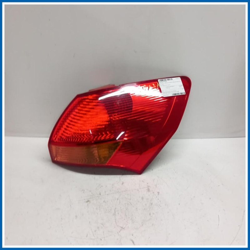 Fanale est. LAMP ASSY-REAR COMB OUTSIDE,RH | dx. | post. KIA Venga