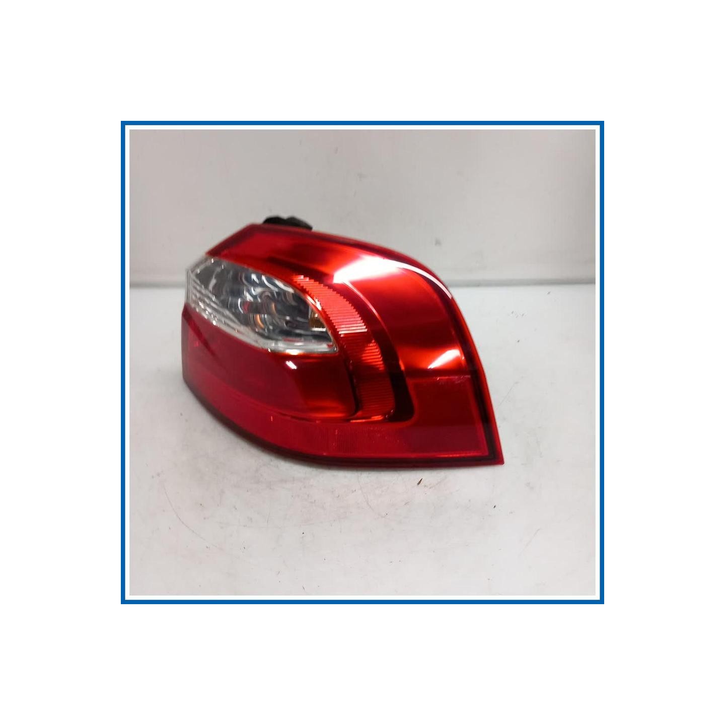 Fanale est. LAMP ASSY-REAR COMB OUTSIDE,RH | dx. | post. KIA Rio III