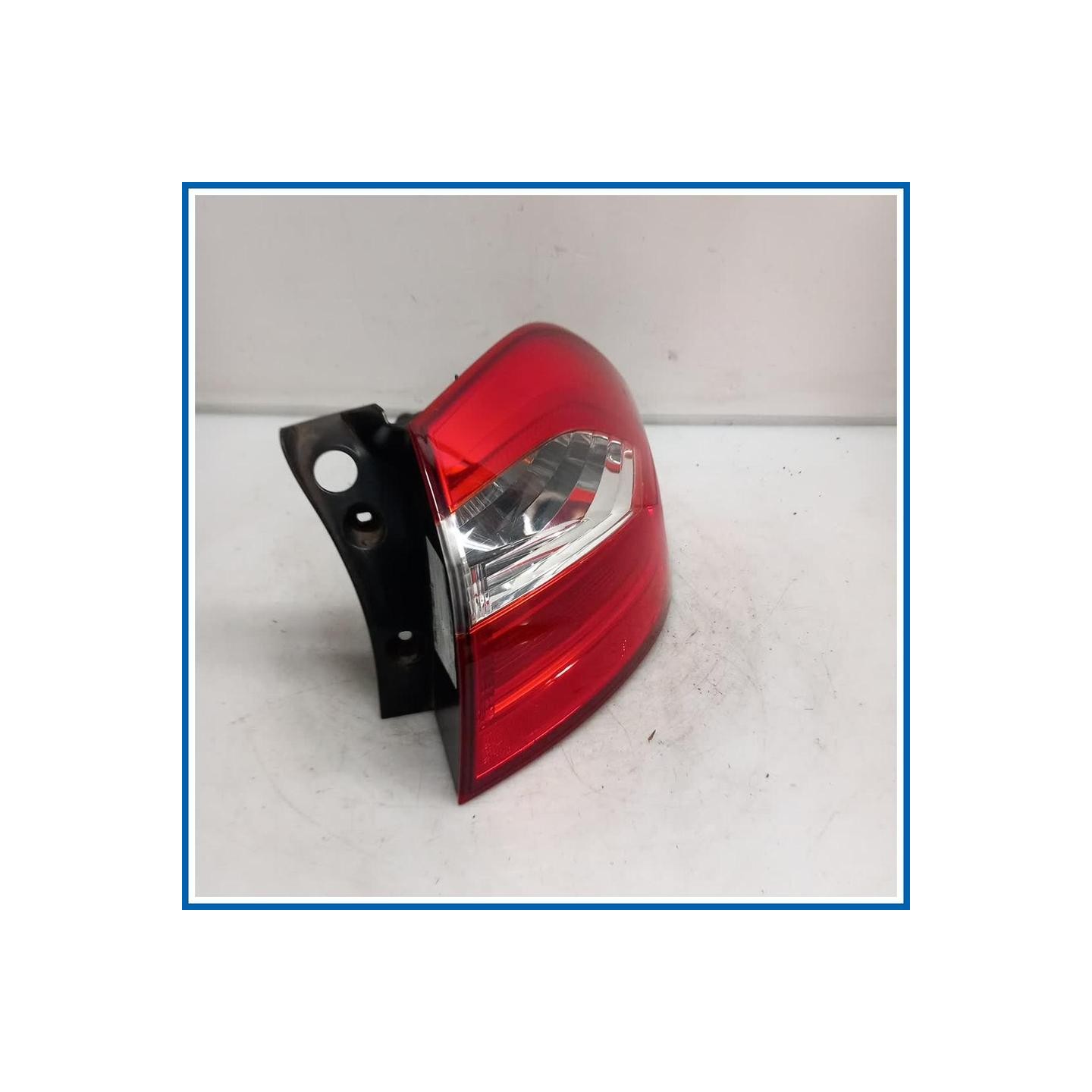 Fanale est. LAMP ASSY-REAR COMB OUTSIDE,RH | dx. | post. KIA Rio III