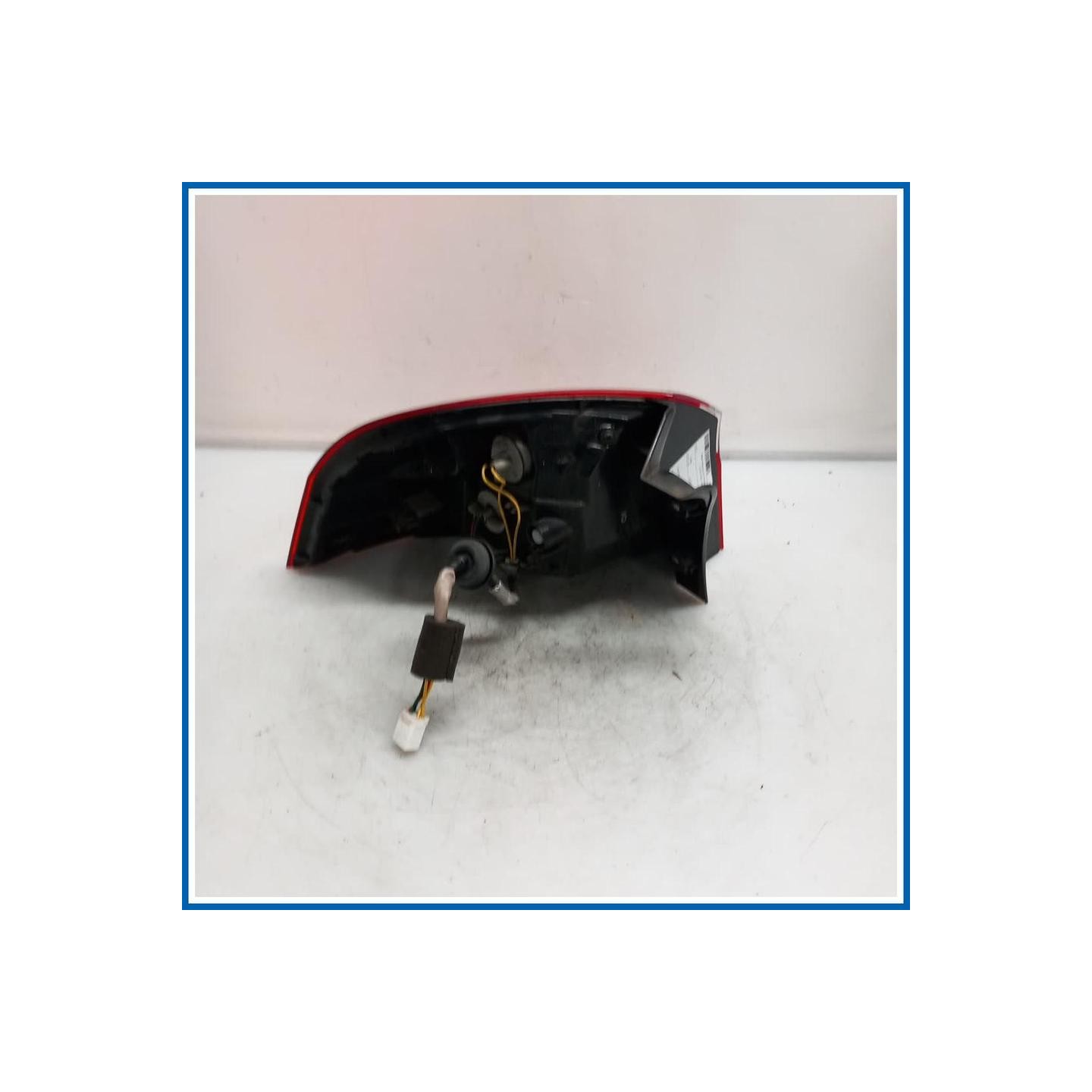 Fanale est. LAMP ASSY-REAR COMB OUTSIDE,RH | dx. | post. KIA Rio III