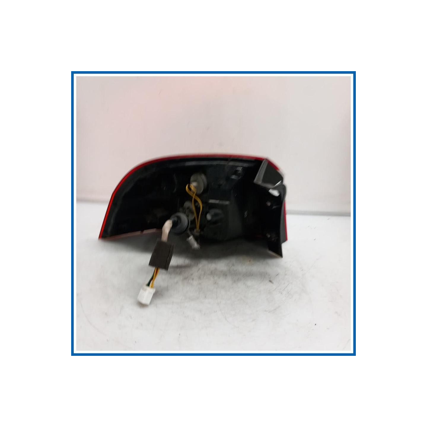 Fanale est. LAMP ASSY-REAR COMB OUTSIDE,RH | dx. | post. KIA Rio III