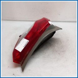 Fanale PLASTICA POST.SX | sx. | post. TOYOTA Yaris IV