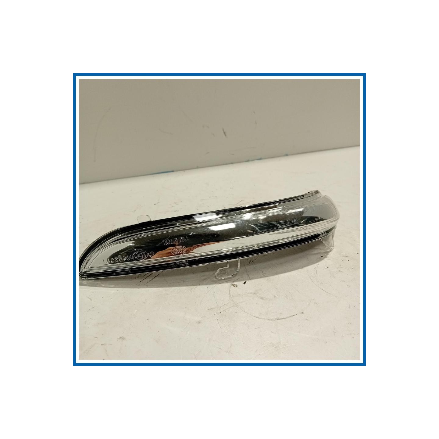 FANALE PER RETROVISORE DESTRO-BIANCO PEUGEOT 208 I