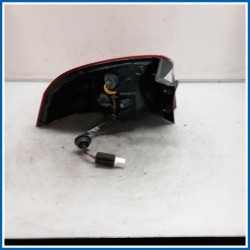 Fanale est. LAMP ASSY-REAR COMB OUTSIDE,RH | dx. | post. KIA Rio III