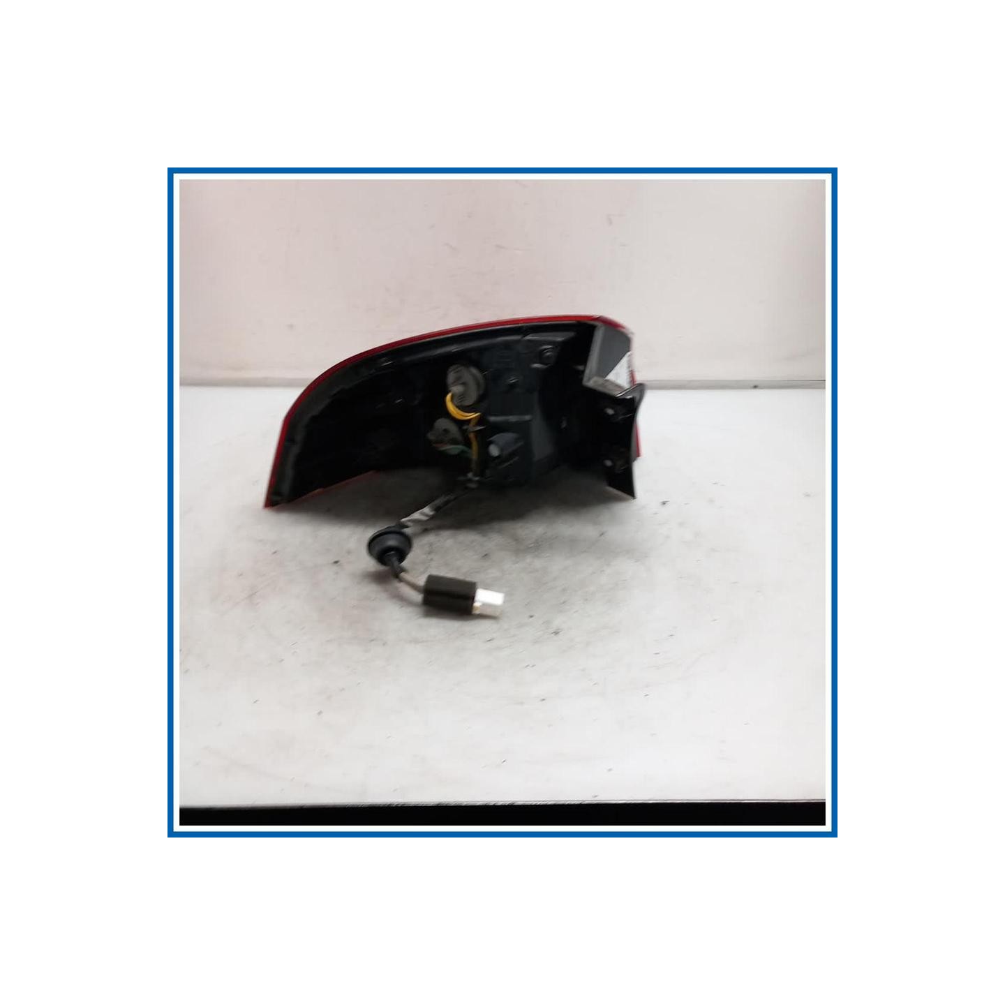 Fanale est. LAMP ASSY-REAR COMB OUTSIDE,RH | dx. | post. KIA Rio III