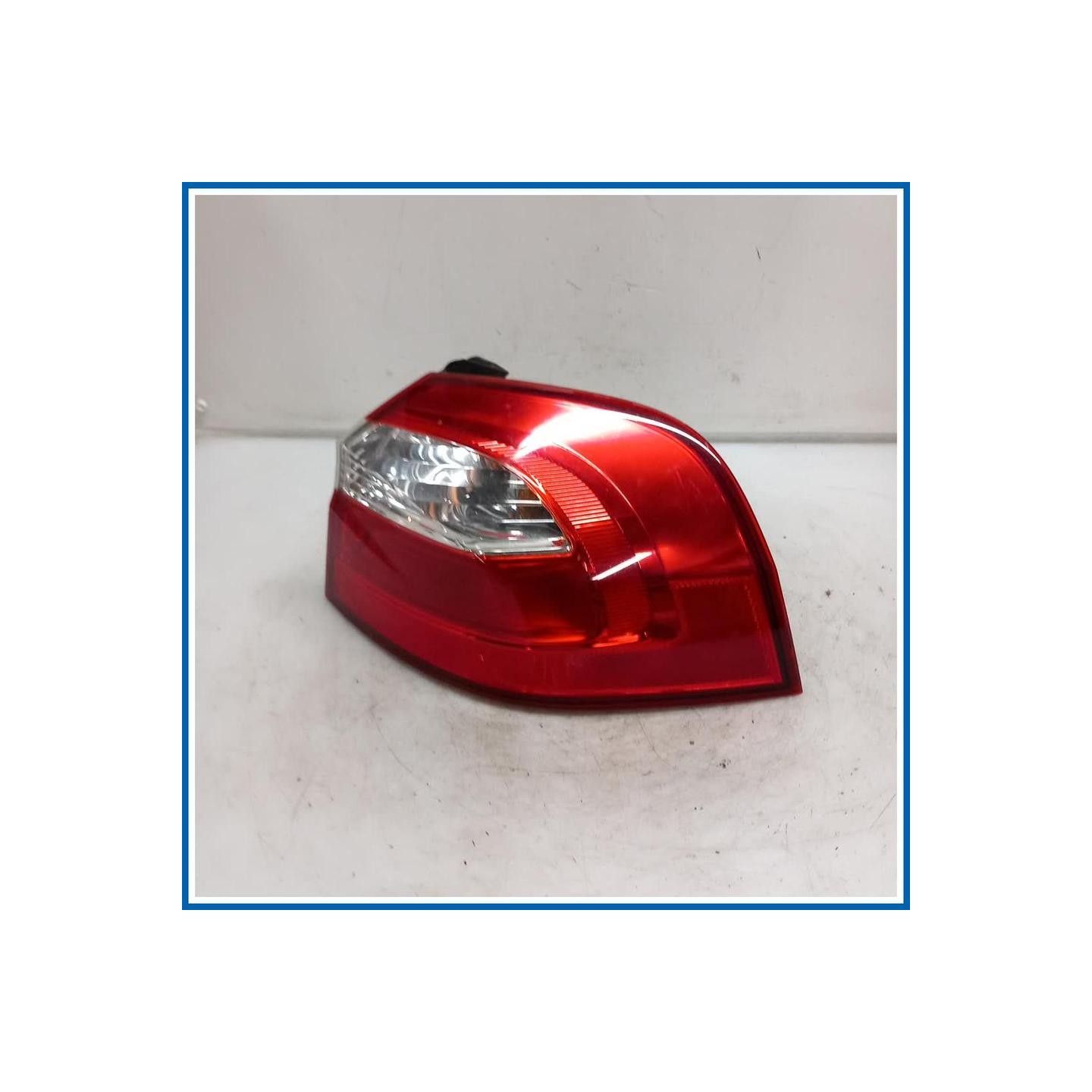Fanale est. LAMP ASSY-REAR COMB OUTSIDE,RH | dx. | post. KIA Rio III