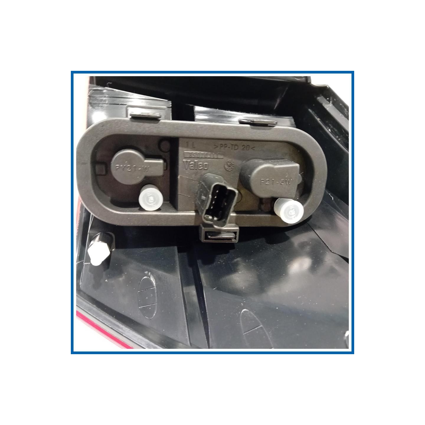 Fanale est. FARO POST SX | sx. | post. NISSAN Qashqai I