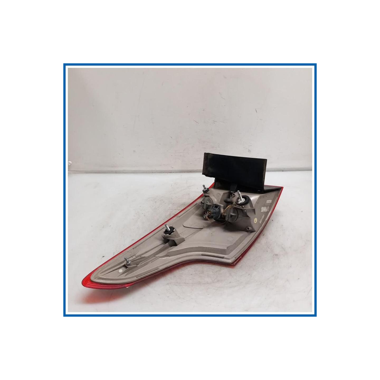 Fanale est. Lamp Assy - Rear; Stop And Flasher | dx. | post. FORD Focus IV SW