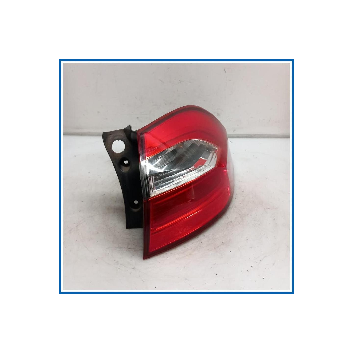 Fanale est. LAMP ASSY-REAR COMB OUTSIDE,RH | dx. | post. KIA Rio III