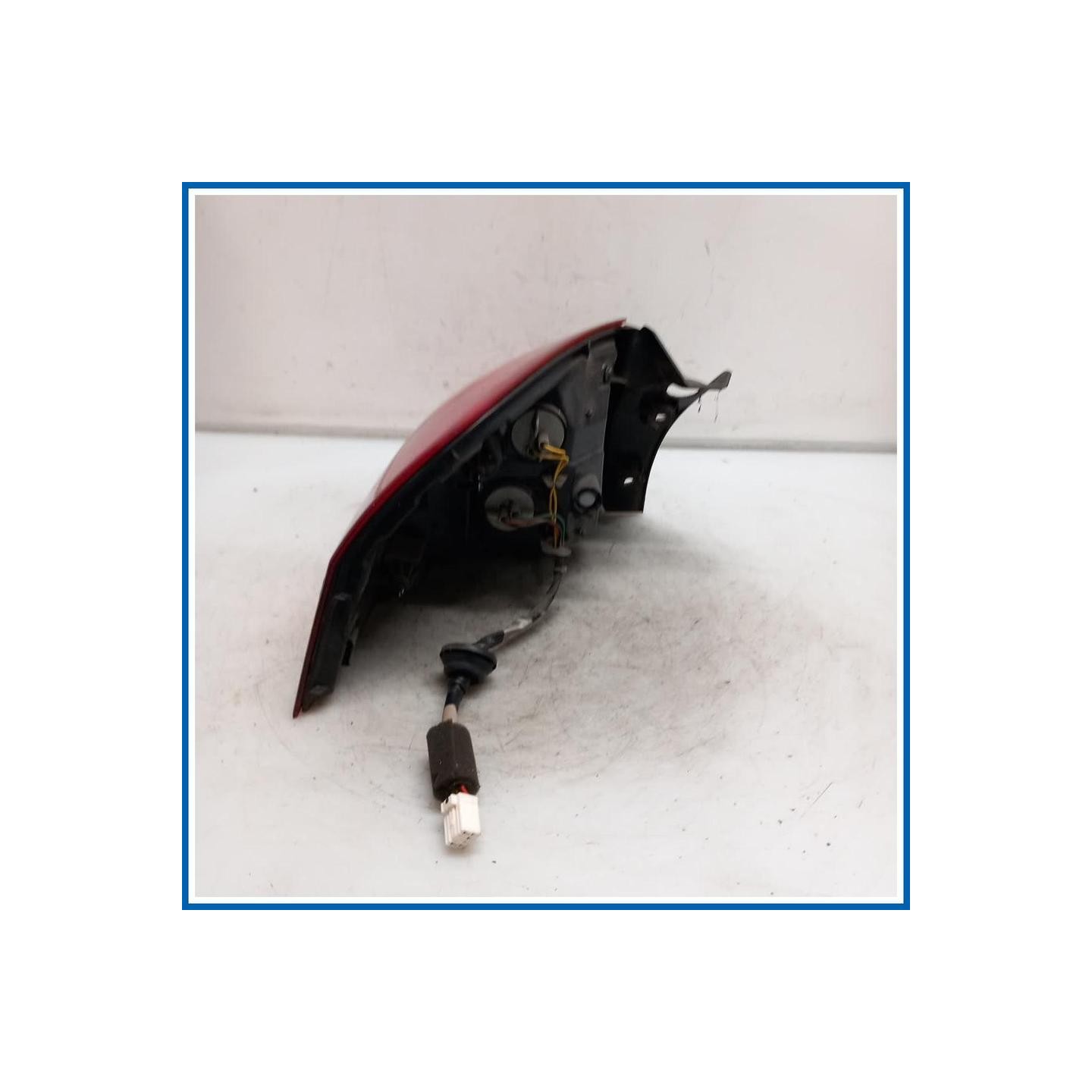 Fanale est. LAMP ASSY-REAR COMB OUTSIDE,RH | dx. | post. KIA Rio III